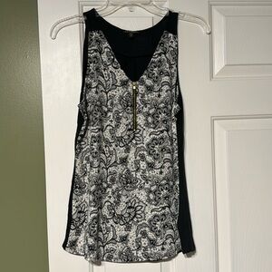 Small Express black and white design tank with front zipper!